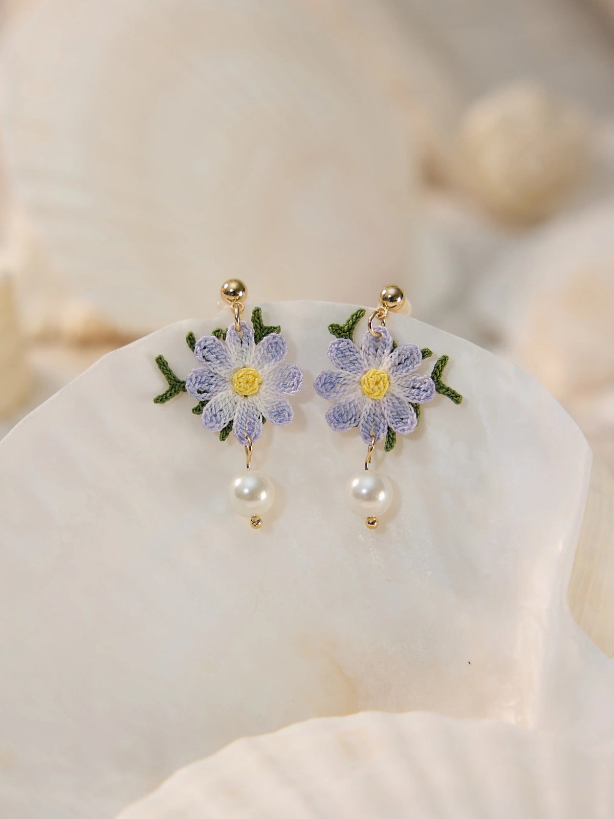 Daisy Pearl Micro Earrings