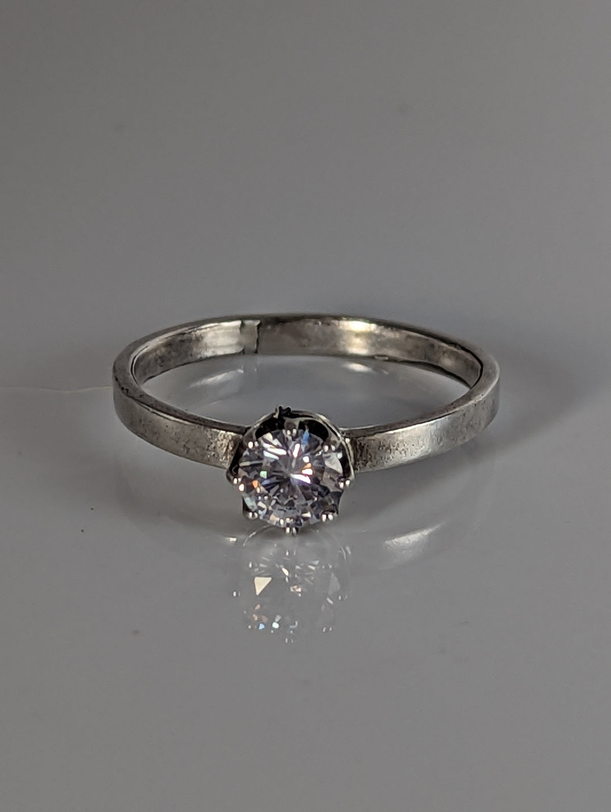 Silver Steed Delicate , unique silver zirconia ring