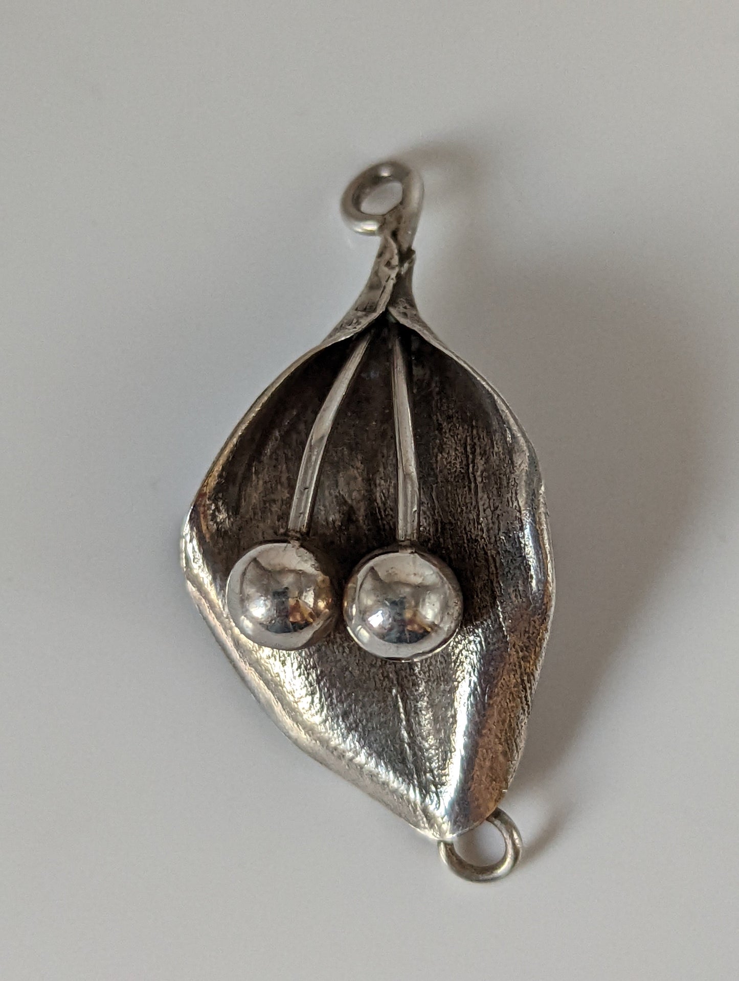 Silver Steed Leaf & Stem Silver Pendant
