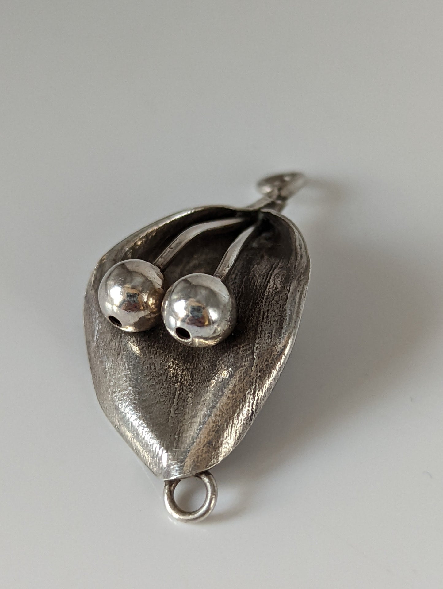 Silver Steed Leaf & Stem Silver Pendant